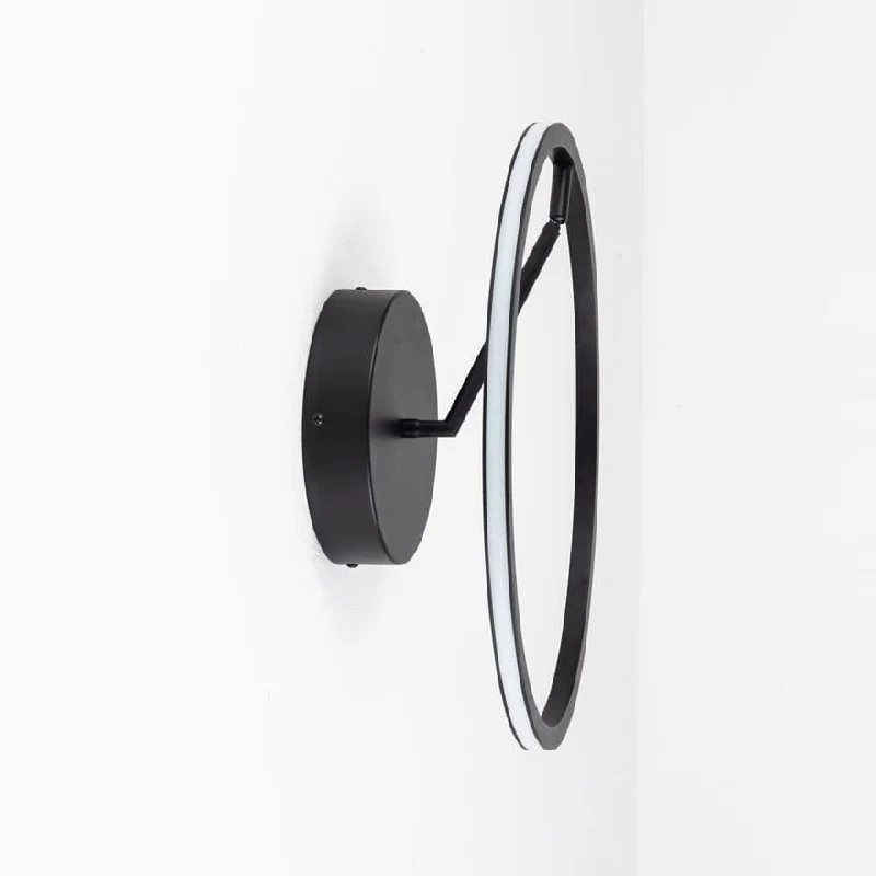 Track lighting with multiple heads for flexibilityZURI 400