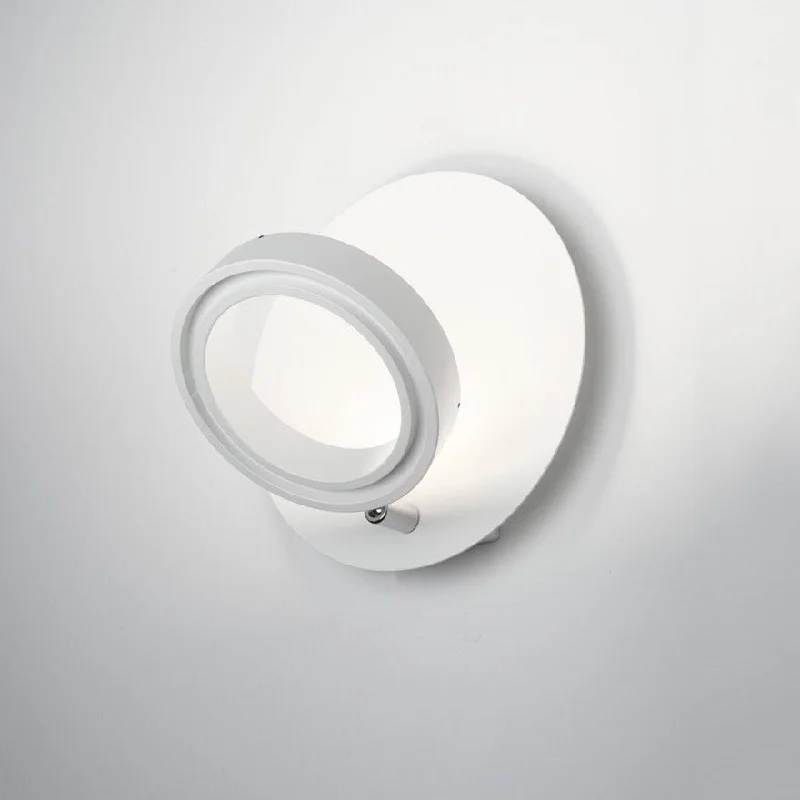 Track lighting with a minimalist track designMETA - MADE IN ITALY